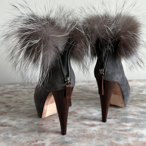 Alice & Olivia Fur Boots 🦊 - Picture 4 of 10